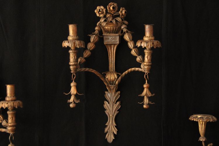 Pair of sconces with gilded wrought-iron flowers, Italy, late 18th c.