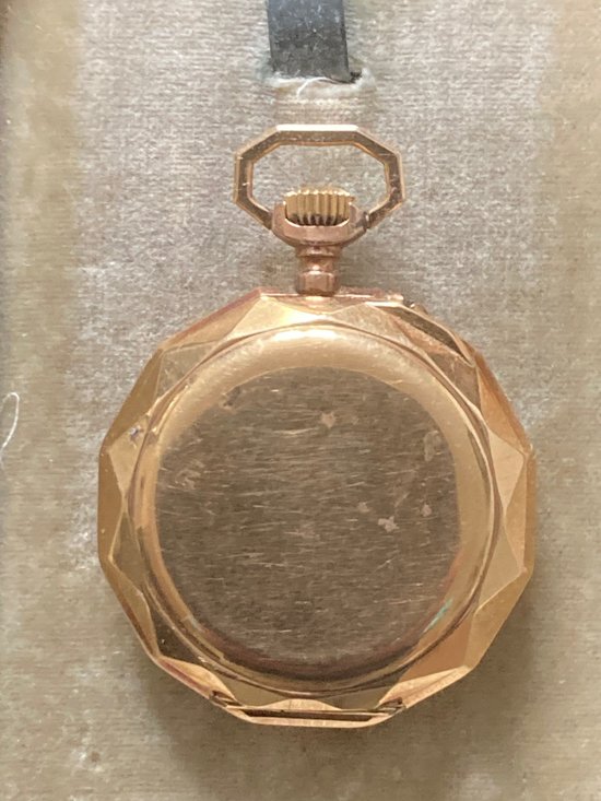 Goldene Uhr mit doppeltem Gehäuse, elegantes Zifferblatt mit Freimaurersymbolen.