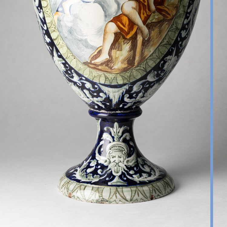 Paire de vases Italien en porcelaine, XIXe