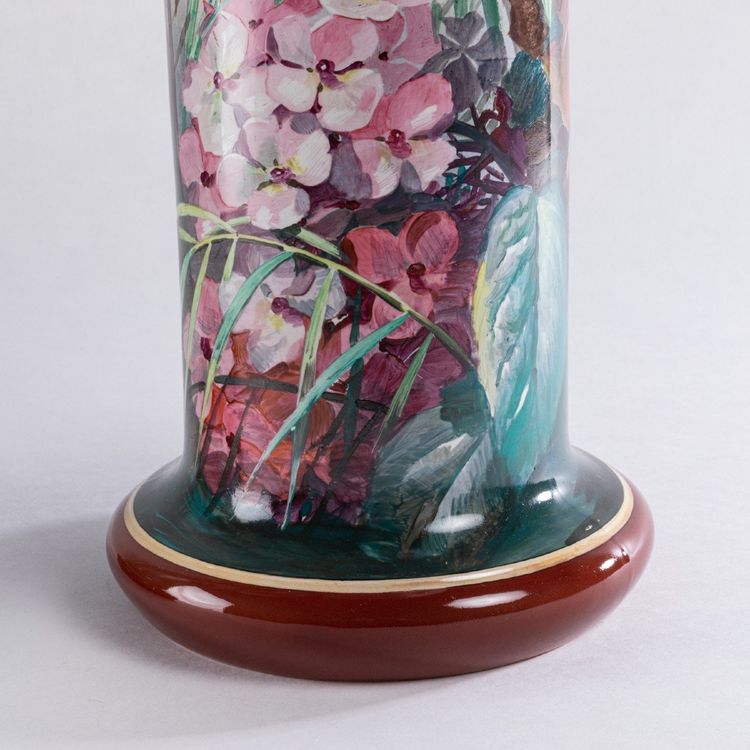 Sarreguemines, Paire de grands vases tubulaires à décor polychrome, XIXe