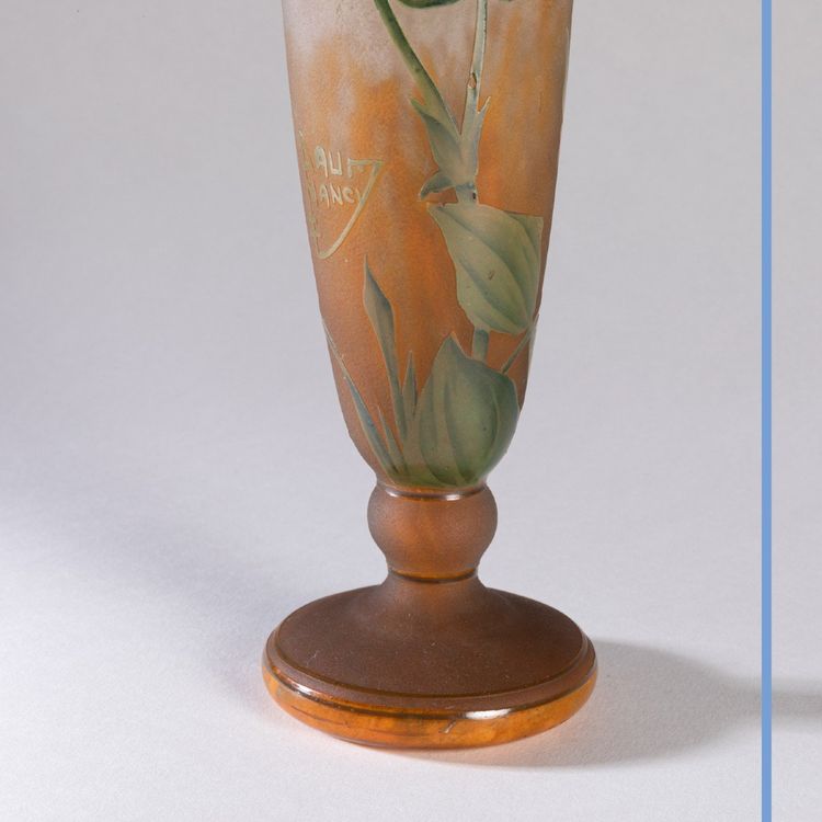 Maison Daum, Soliflore-Vase mit Duftbohnen, 20. Jahrhundert