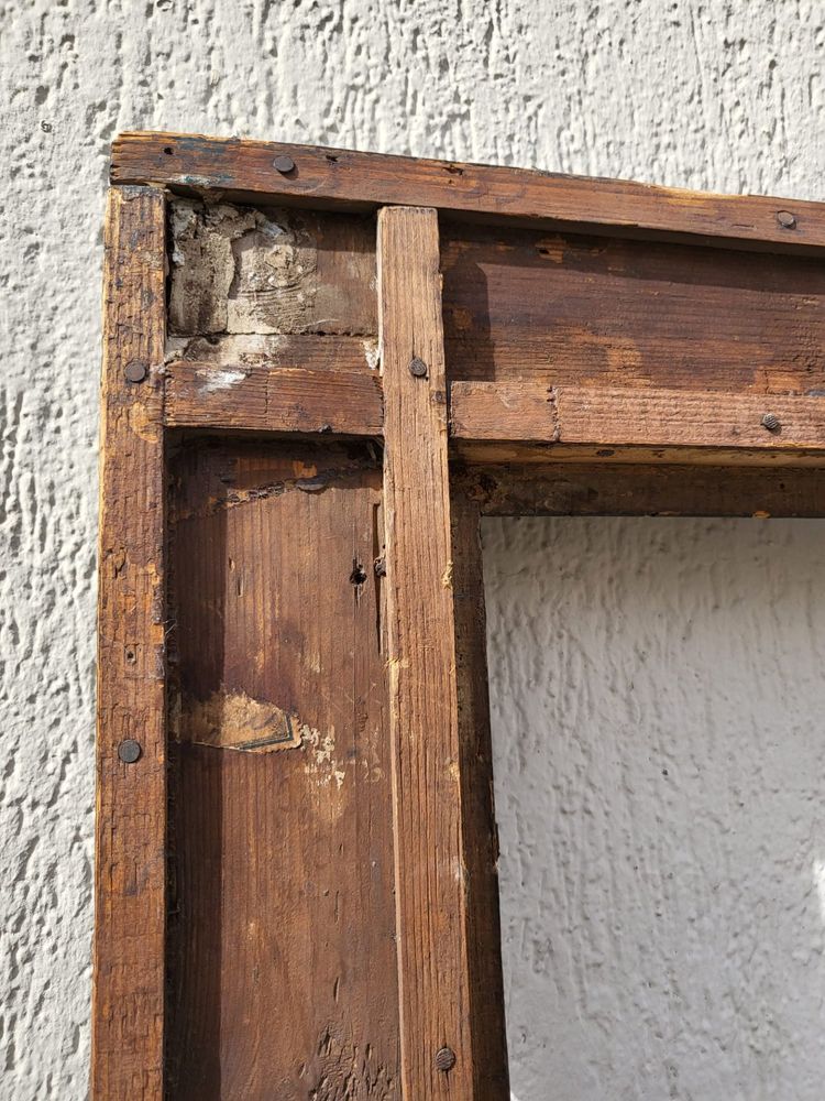 Carved wood frame, 17th century