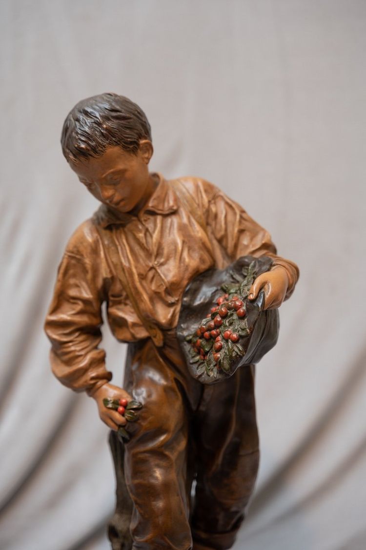 Il ladro di ciliegie, Terracotta di Joseph Le Guluche