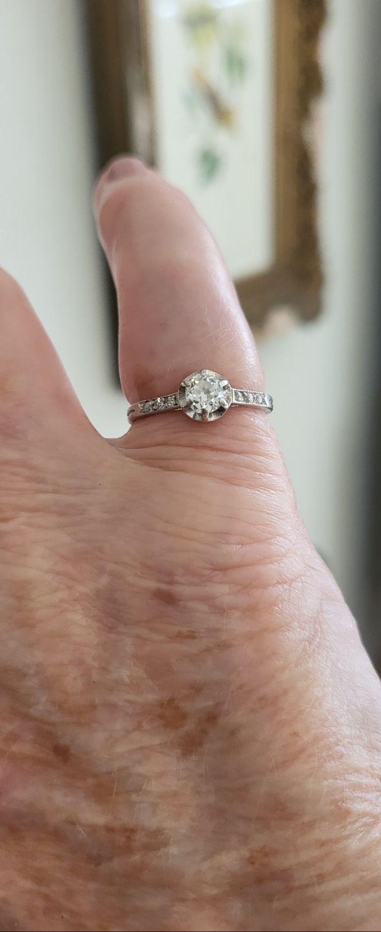 Anello Art Déco in platino con diamanti