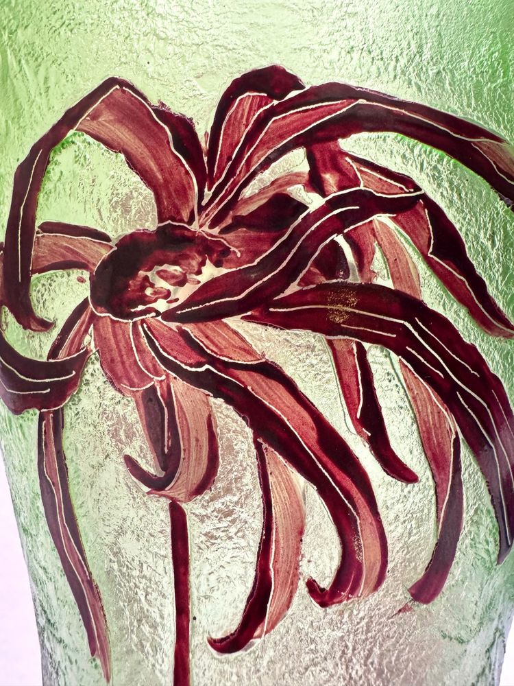 Montjoye - Frosted vase with Chrysanthemum design