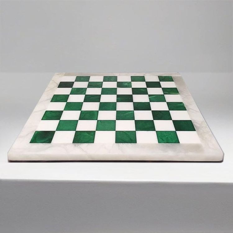 1970s Gorgeous Green and White Chess Set in Volterra Alabaster Handmade Made in Italy (Jeu d'échecs vert et blanc en albâtre de Volterra fait à la main)