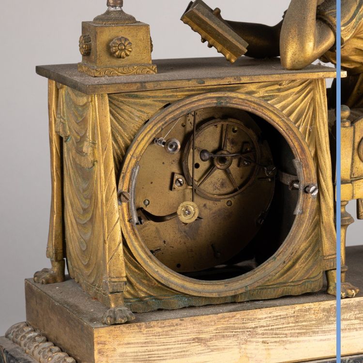 "La liseuse" clock in gilded bronze and green marble, 19th century