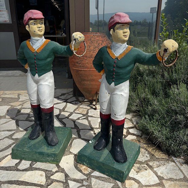 Antica coppia di sculture made in Usa  in ghisa da giardino -Fantini con anello per Cavalli . Mis Al