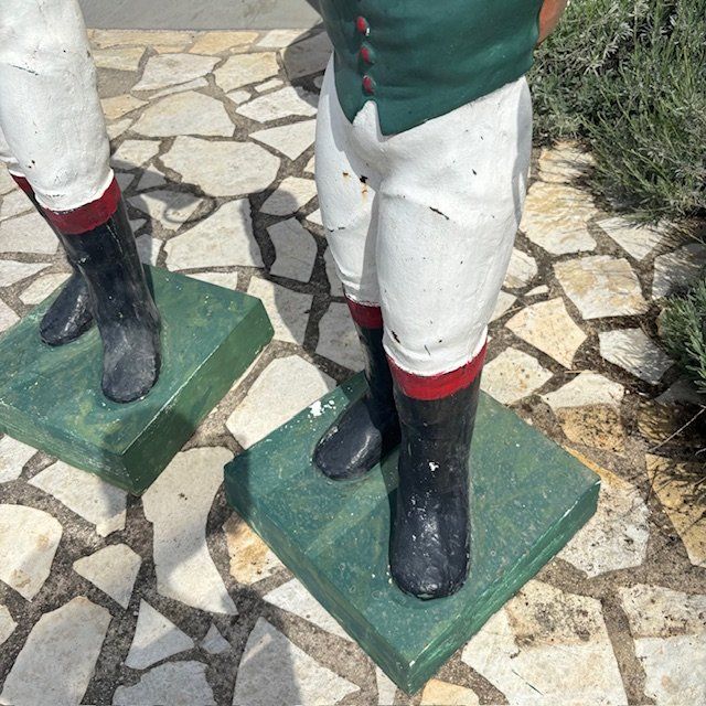 Antica coppia di sculture made in Usa  in ghisa da giardino -Fantini con anello per Cavalli . Mis Al