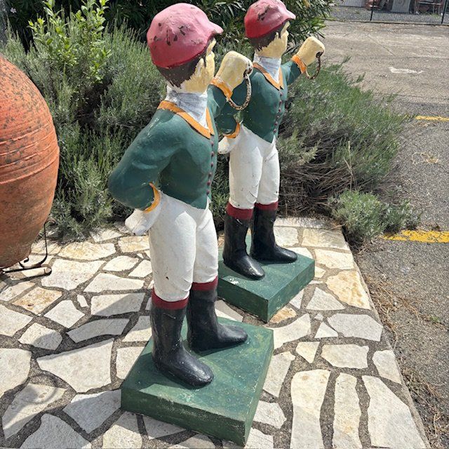 Antica coppia di sculture made in Usa  in ghisa da giardino -Fantini con anello per Cavalli . Mis Al