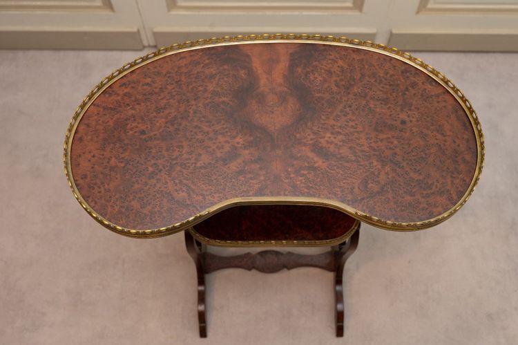 Table De Forme Dite "rognon" (kidney-shaped table)
