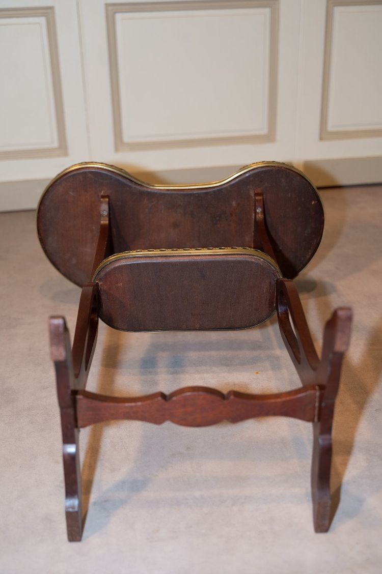 Table De Forme Dite "rognon" (kidney-shaped table)
