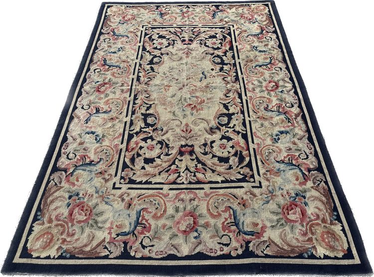 Knotted-stitch carpet from the soap factory
