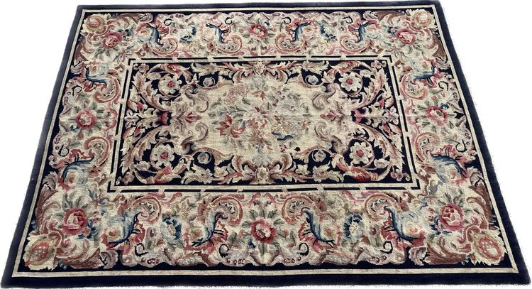 Knotted-stitch carpet from the soap factory