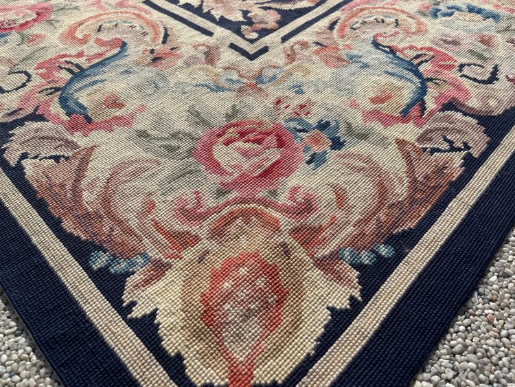 Knotted-stitch carpet from the soap factory