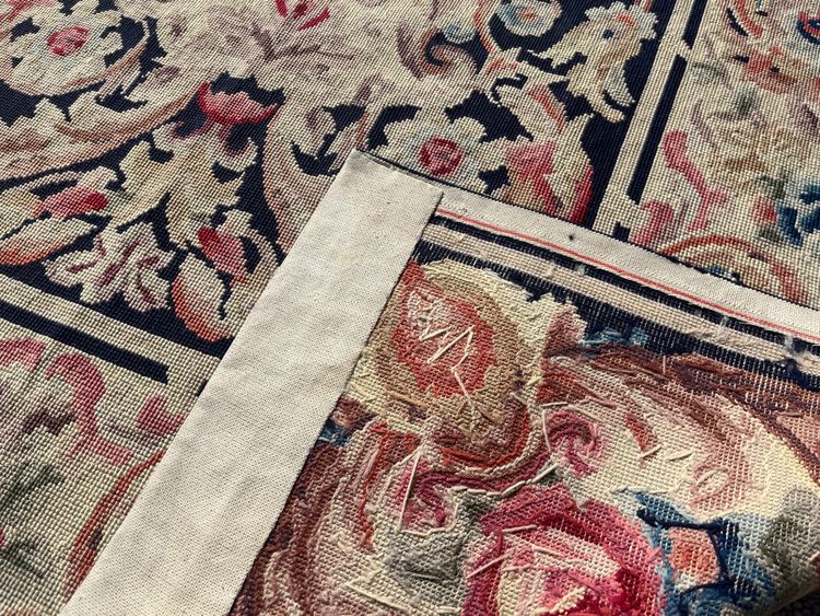 Knotted-stitch carpet from the soap factory