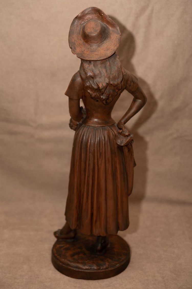 Scultura romantica in gesso femminile
