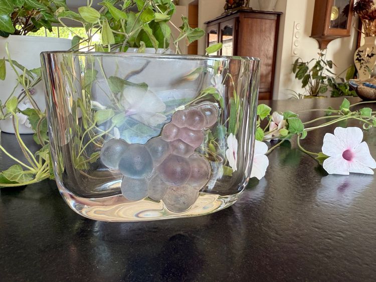Magnificent oblong vase with pâte de verre decoration signed Daum