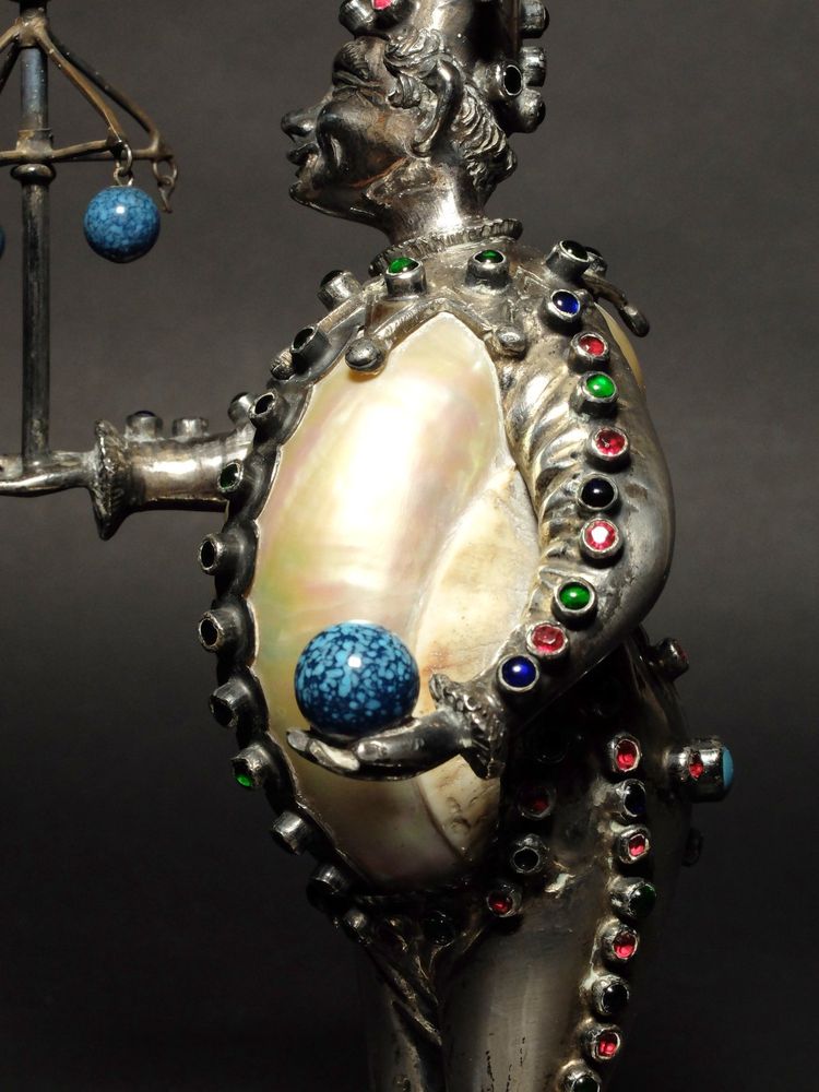 Court jester in mounted shell - Nuremberg, 19th century