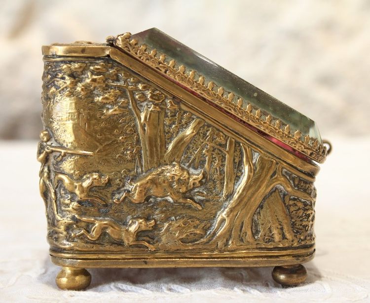 Glass and brass watch holder with hunting scenes, Napoleon III, late 19th century