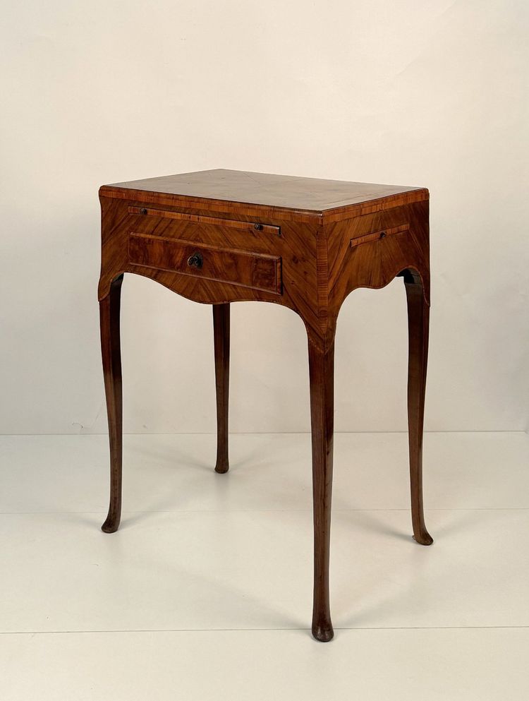 High walnut veneered desk, Veneto, second half of the 18th century
