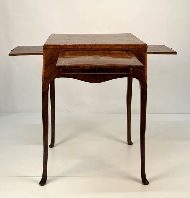 High walnut veneered desk, Veneto, second half of the 18th century