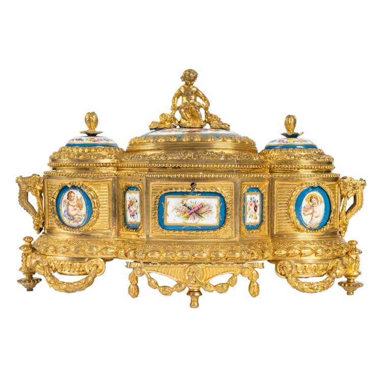 A gilt bronze box with Sévres porcelain plates, 19th century