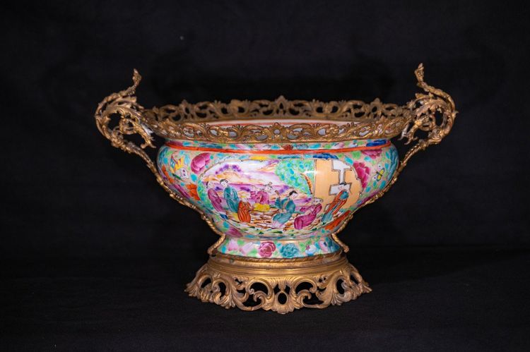 Coupe En Porcelaine De Bayeux, Monture Bronze