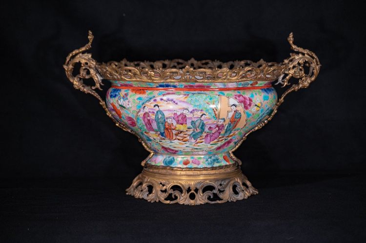 Coupe En Porcelaine De Bayeux, Monture Bronze