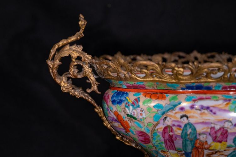 Coupe En Porcelaine De Bayeux, Monture Bronze