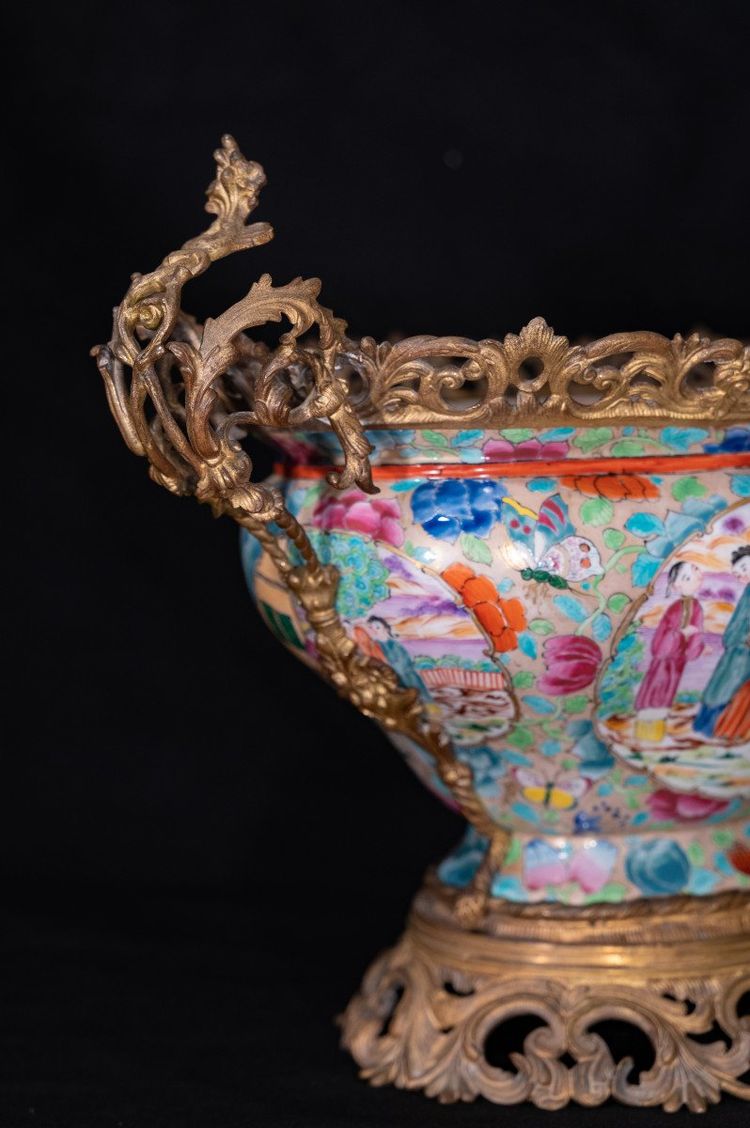 Coupe En Porcelaine De Bayeux, Monture Bronze