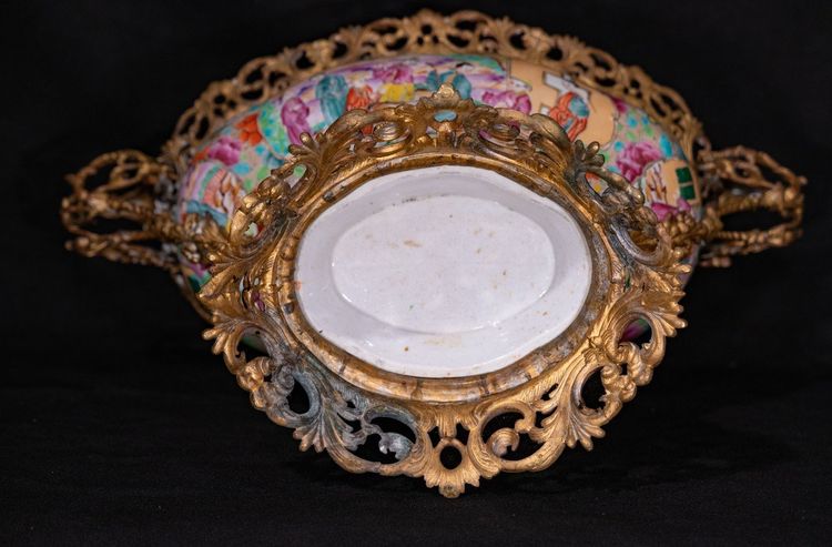 Coupe En Porcelaine De Bayeux, Monture Bronze