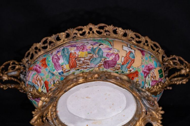 Coupe En Porcelaine De Bayeux, Monture Bronze