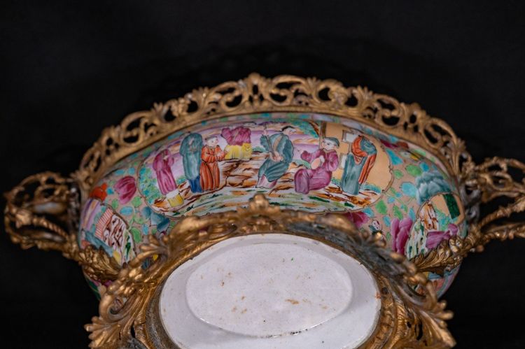 Coupe En Porcelaine De Bayeux, Monture Bronze