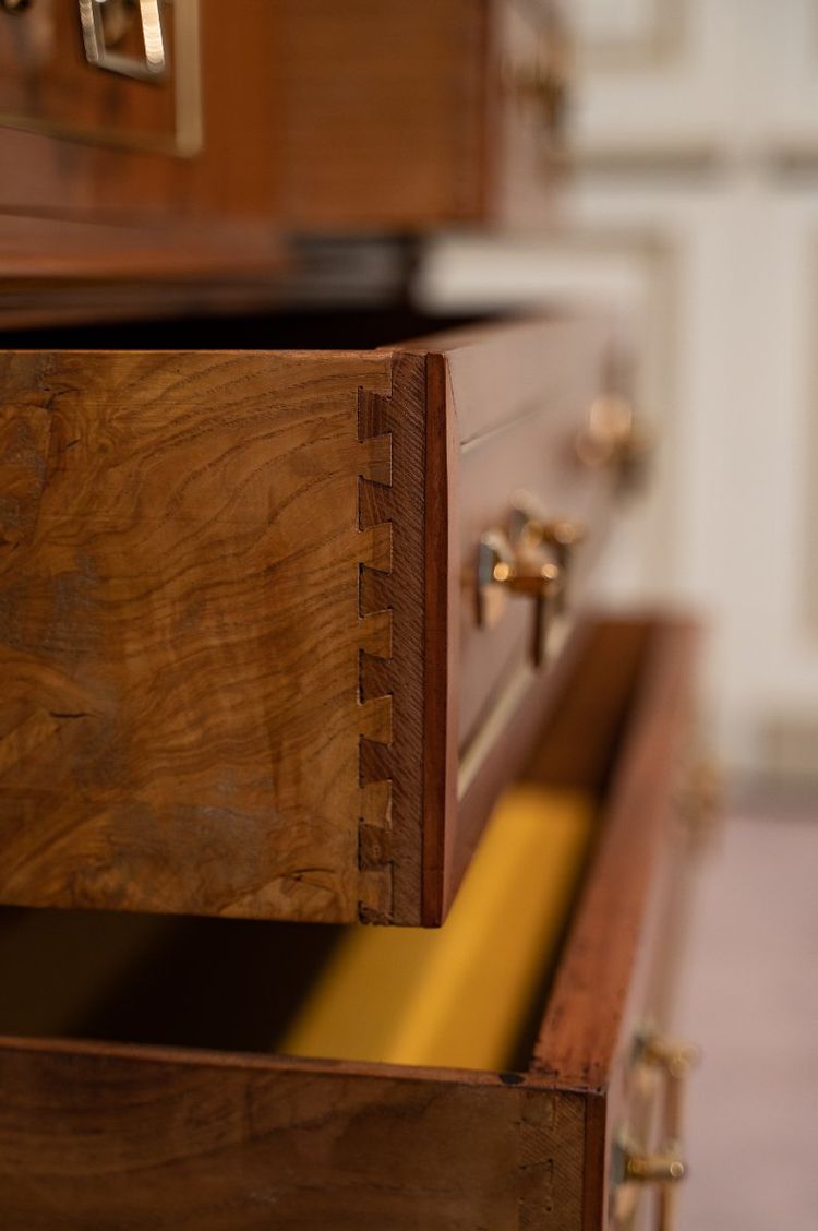 Commode De Style Louis XVI En Merisier
