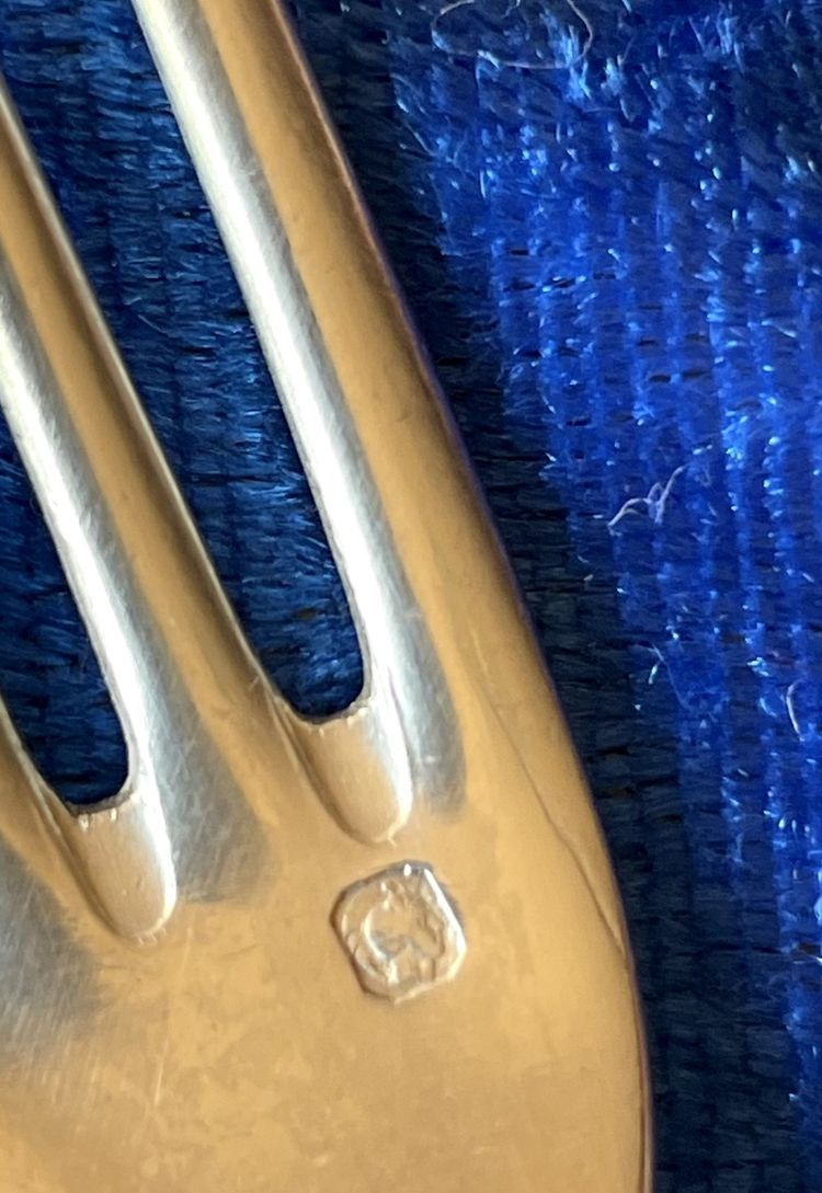 Cutlery for entremets.