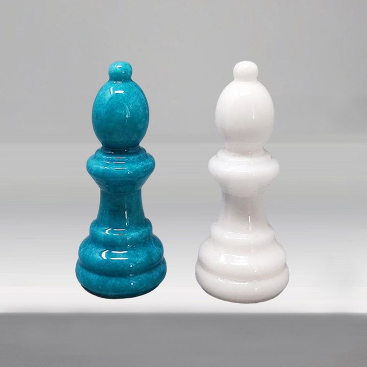 1970s Gorgeous Turquoise and White Chess Set in Volterra Alabaster Handmade Made in Italy (Jeu d'échecs turquoise et blanc en albâtre de Volterra fait à la main)