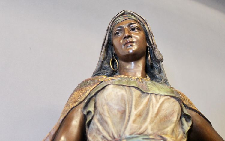 Terracotta policroma raffigurante ALBA secondo Friedrich GOLDSCHEIDER (1845-1897)