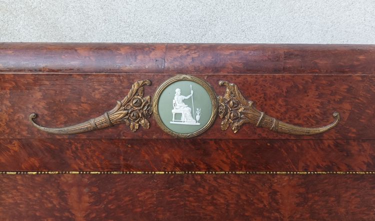 Lit Louis XVI en loupe de thuya