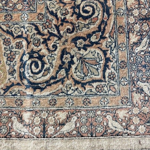 Tapis persan ancien du 19e siècle de grande qualité. Dimensions 214 x 146 cm