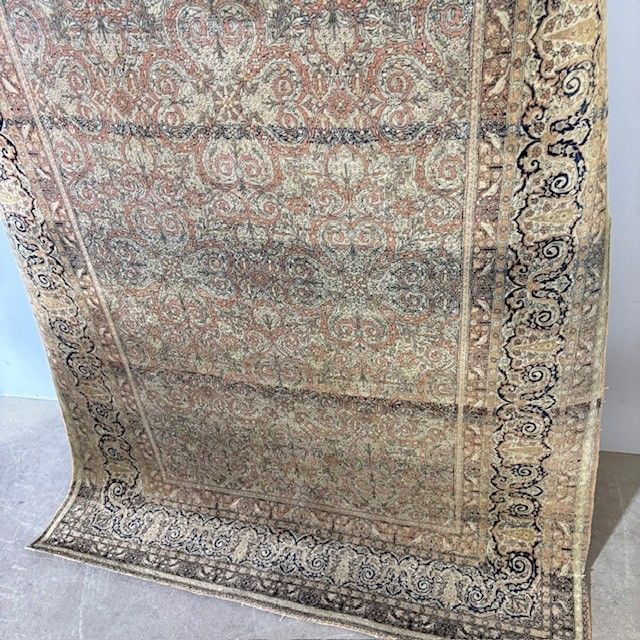 Tapis persan ancien du 19e siècle de grande qualité. Dimensions 214 x 146 cm
