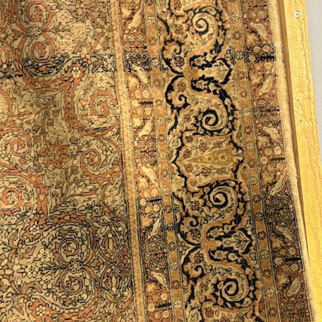 Tapis persan ancien du 19e siècle de grande qualité. Dimensions 214 x 146 cm