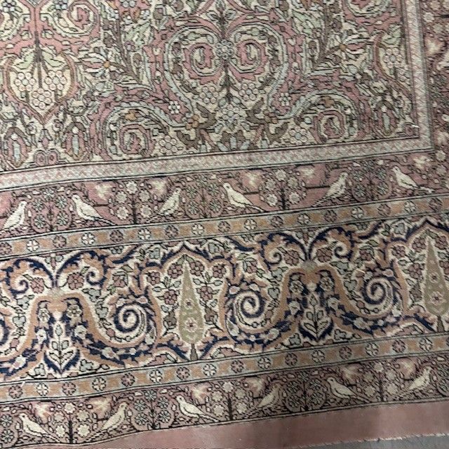 Tapis persan ancien du 19e siècle de grande qualité. Dimensions 214 x 146 cm
