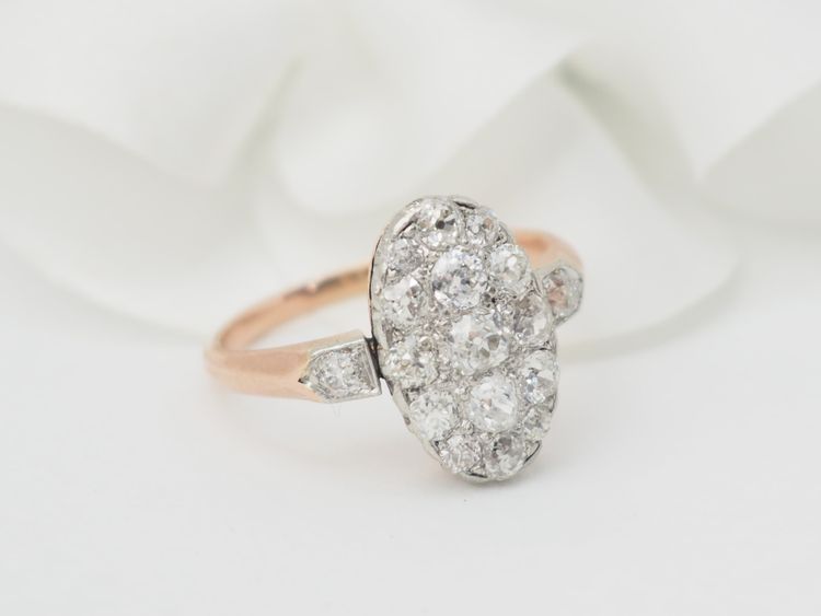 Bague ancienne pavée de diamants en or rose et platine