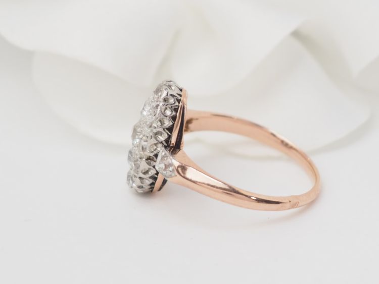 Bague ancienne pavée de diamants en or rose et platine