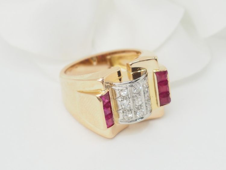 Anello Tank in oro rosa, rubini e diamanti
