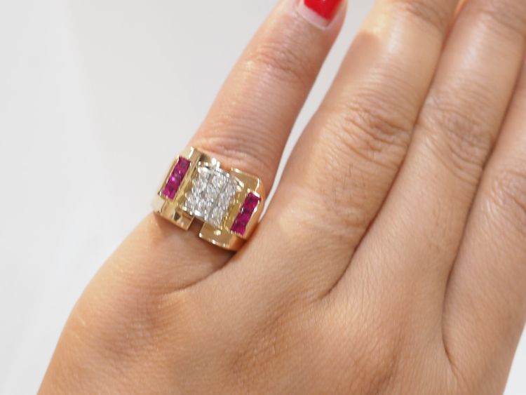 Anello Tank in oro rosa, rubini e diamanti