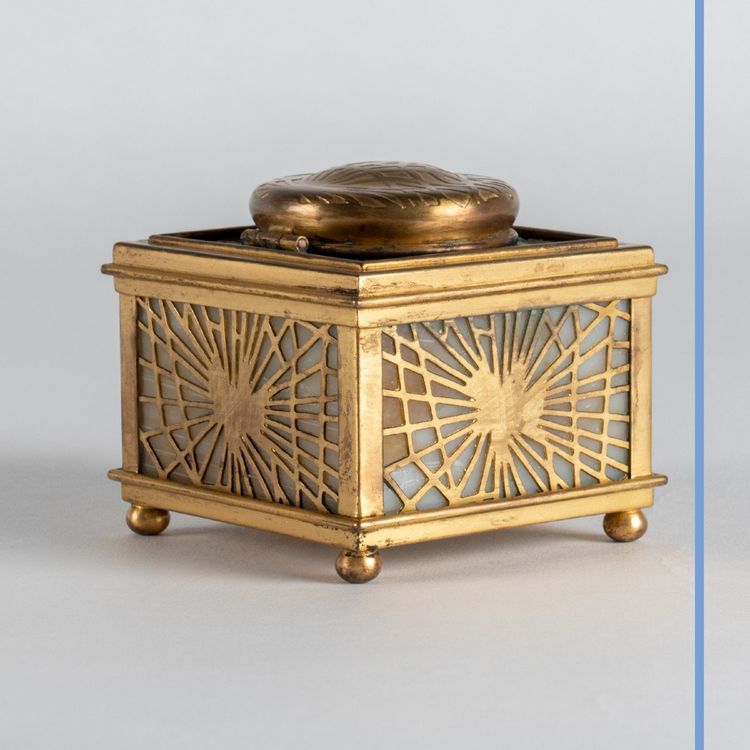 Tiffany Studios, encrier en opaline et laiton doré, XXe