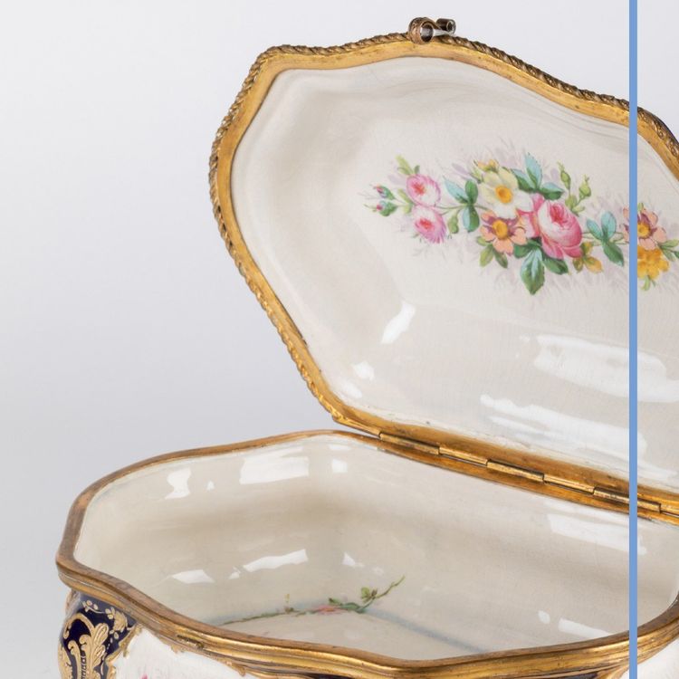 Sèvres Manufactory, porcelain casket embellished with gold, 19th century