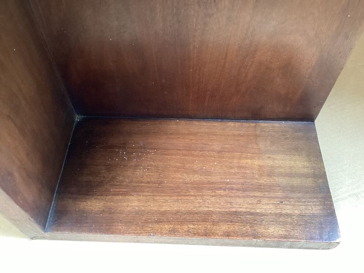 Table moderniste 